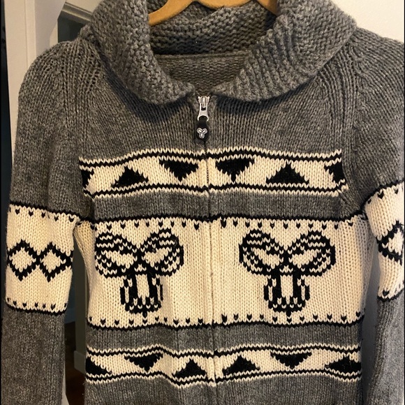 TNA sweater - Picture 2 of 2